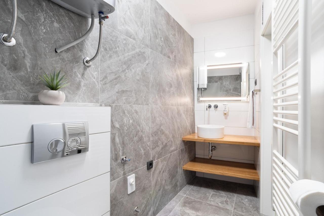 Capraria Appartments In Historic Center, With Private Parking Koper Exterior foto